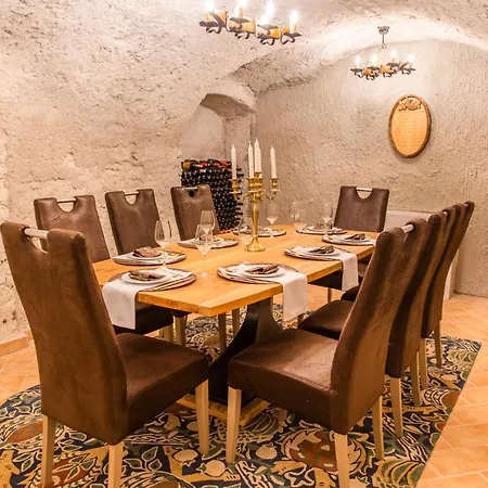 Kaštieľ Dezasse Hotel 4*